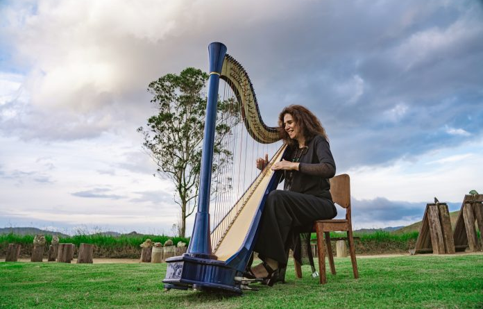 Música Clássica: harpista Cristina Braga realiza concerto especial na Casa Museu Eva Klabin neste sábado