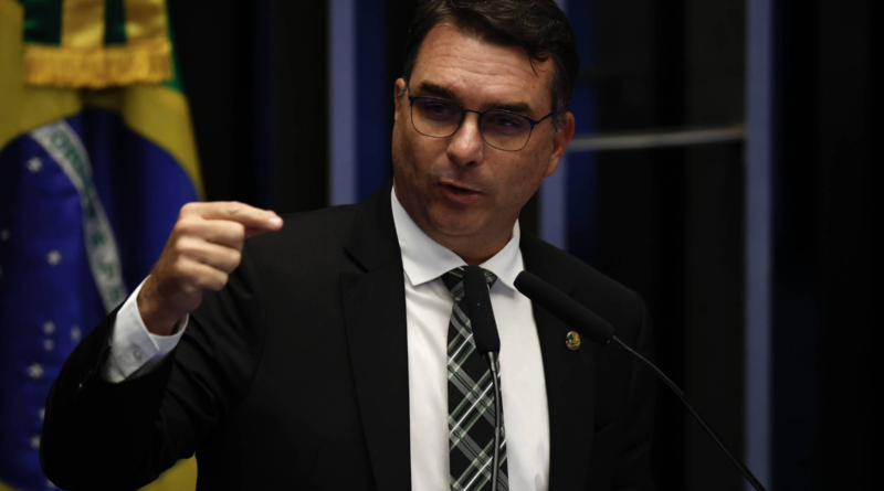 Vídeo: Flávio Bolsonaro se une ao governo PT por socorro ao RS