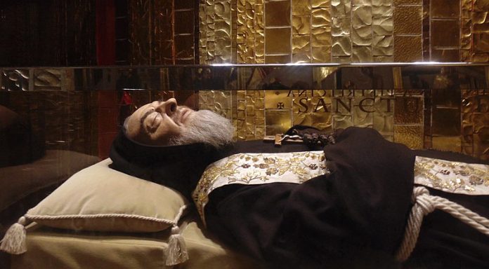 Relíquias de São Pio percorrem igrejas cariocas desta quinta-feira até sábado