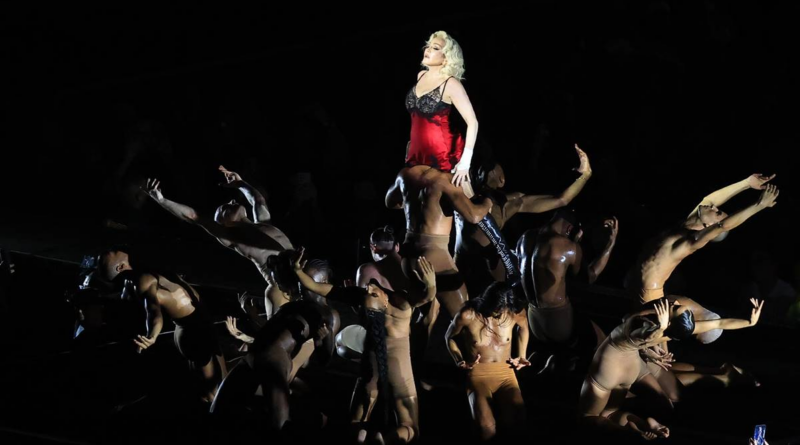 O que representa a crítica ao “excesso de sexo” em show de Madonna