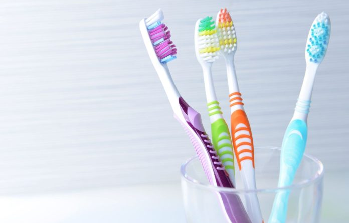 Escolas estaduais do RJ terão que fornecer escova de dente aos alunos